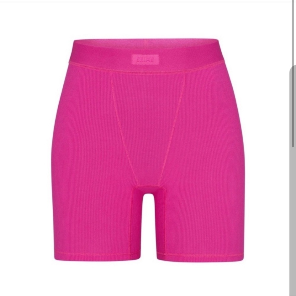 Skims soft lounge boxer hot pink size large